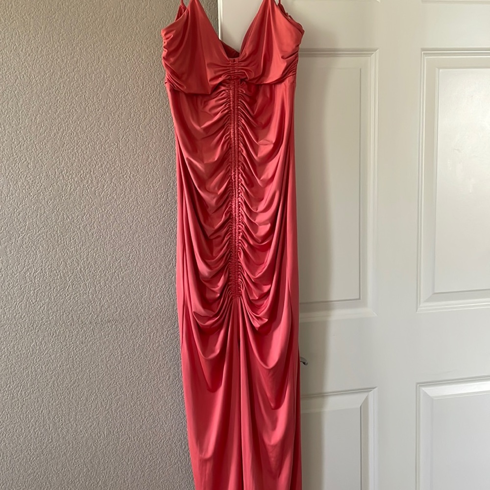 Beautiful coral dress. Size Medium.